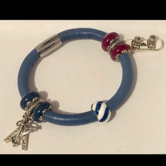 🎄🆕 Brighton Snowboard charm Silver boots on white board w mini-heart Gift ready - Picture 6 of 7